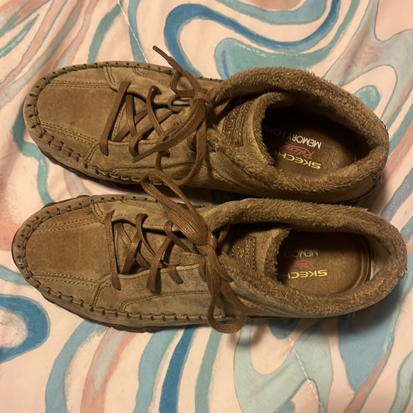 Suede Sketchers relaxed fit memory foam sneaker boot - Picture 2 of 5